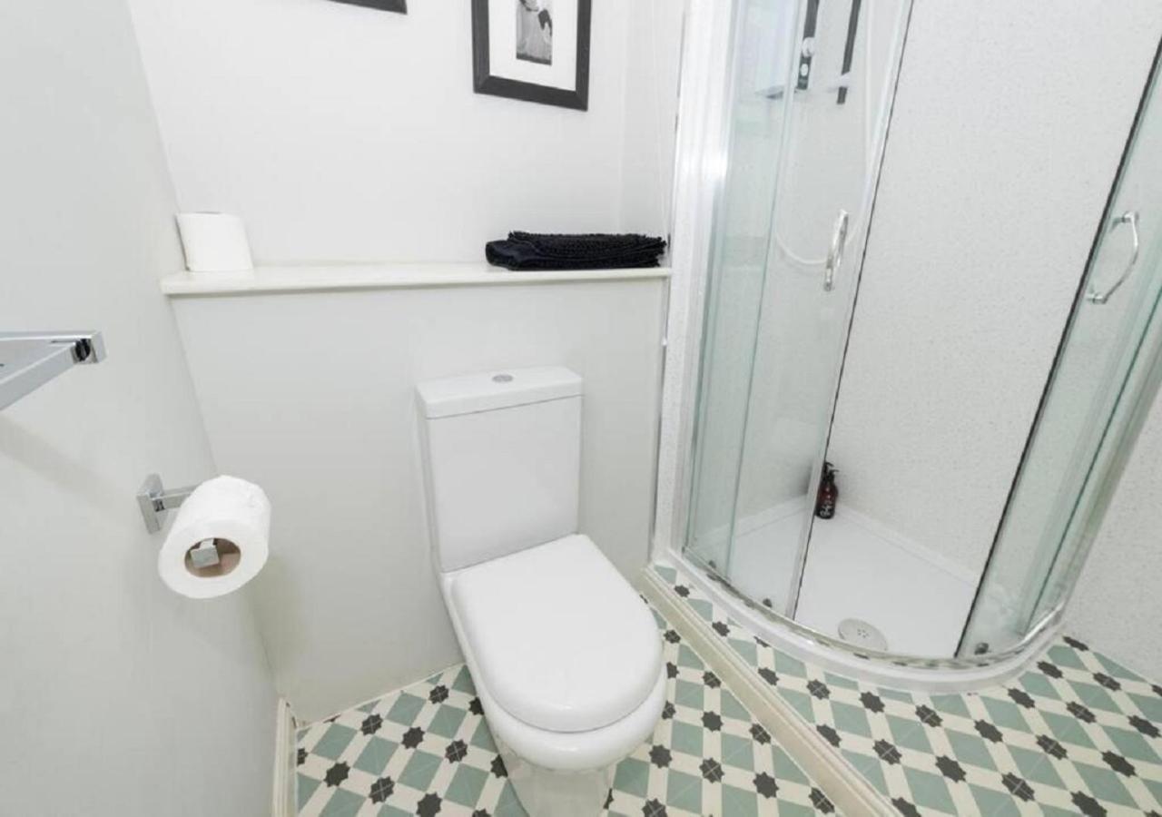 Sandmartin - Top Floor 3-Bed Apartment Sea Views & Parking Скарбъро Екстериор снимка