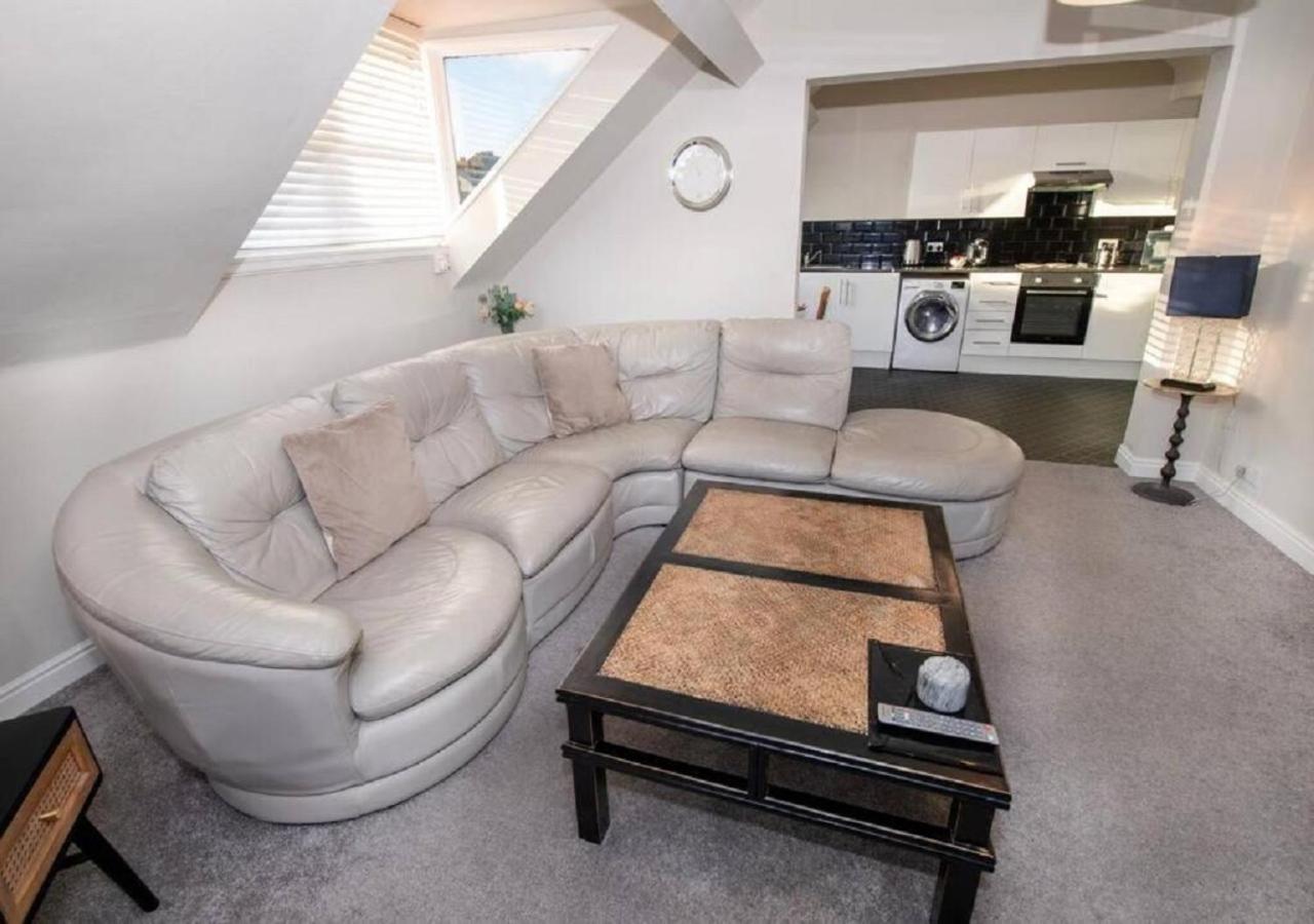 Sandmartin - Top Floor 3-Bed Apartment Sea Views & Parking Скарбъро Екстериор снимка