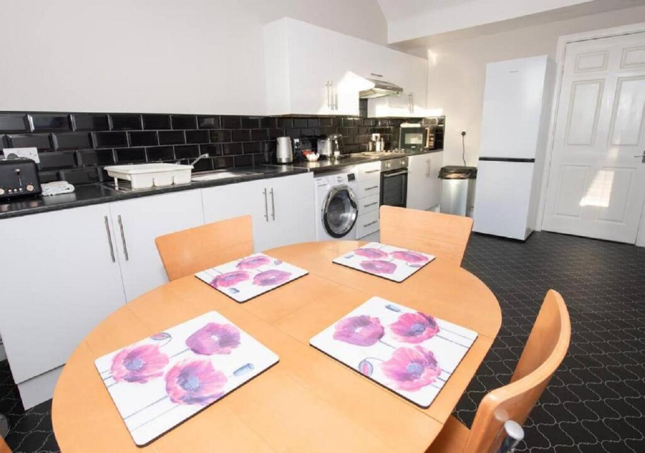 Sandmartin - Top Floor 3-Bed Apartment Sea Views & Parking Скарбъро Екстериор снимка