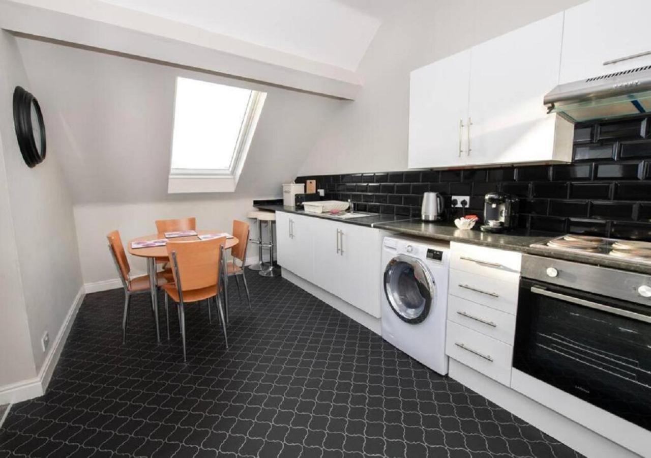 Sandmartin - Top Floor 3-Bed Apartment Sea Views & Parking Скарбъро Екстериор снимка